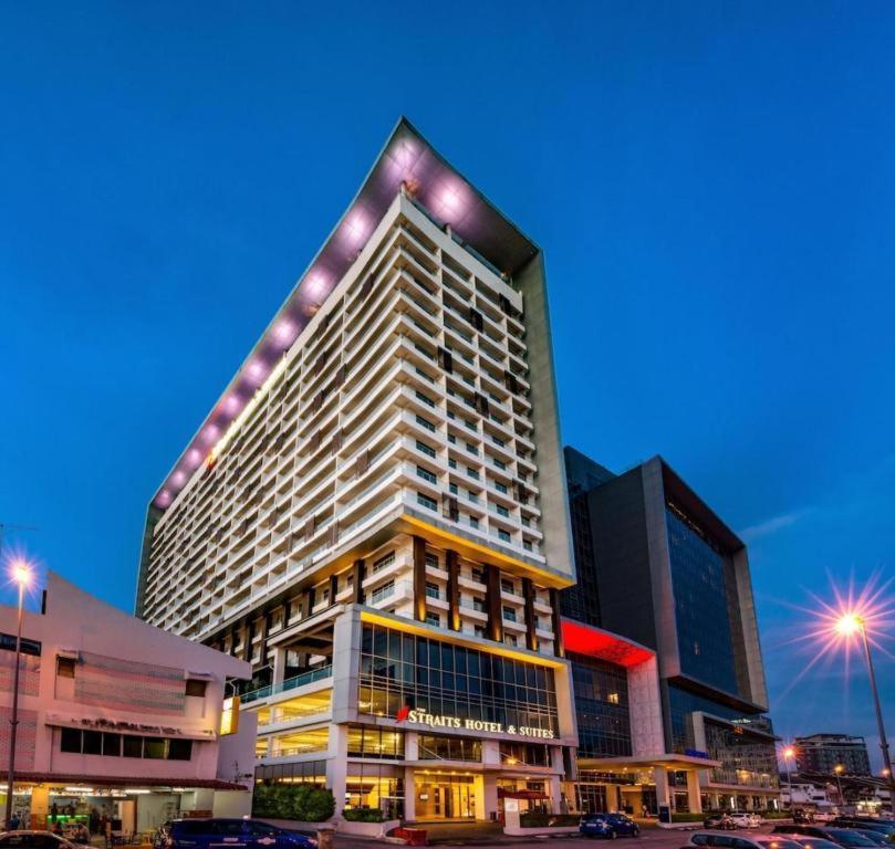 The Straits Suites By Ciconia Malacca Eksteriør billede