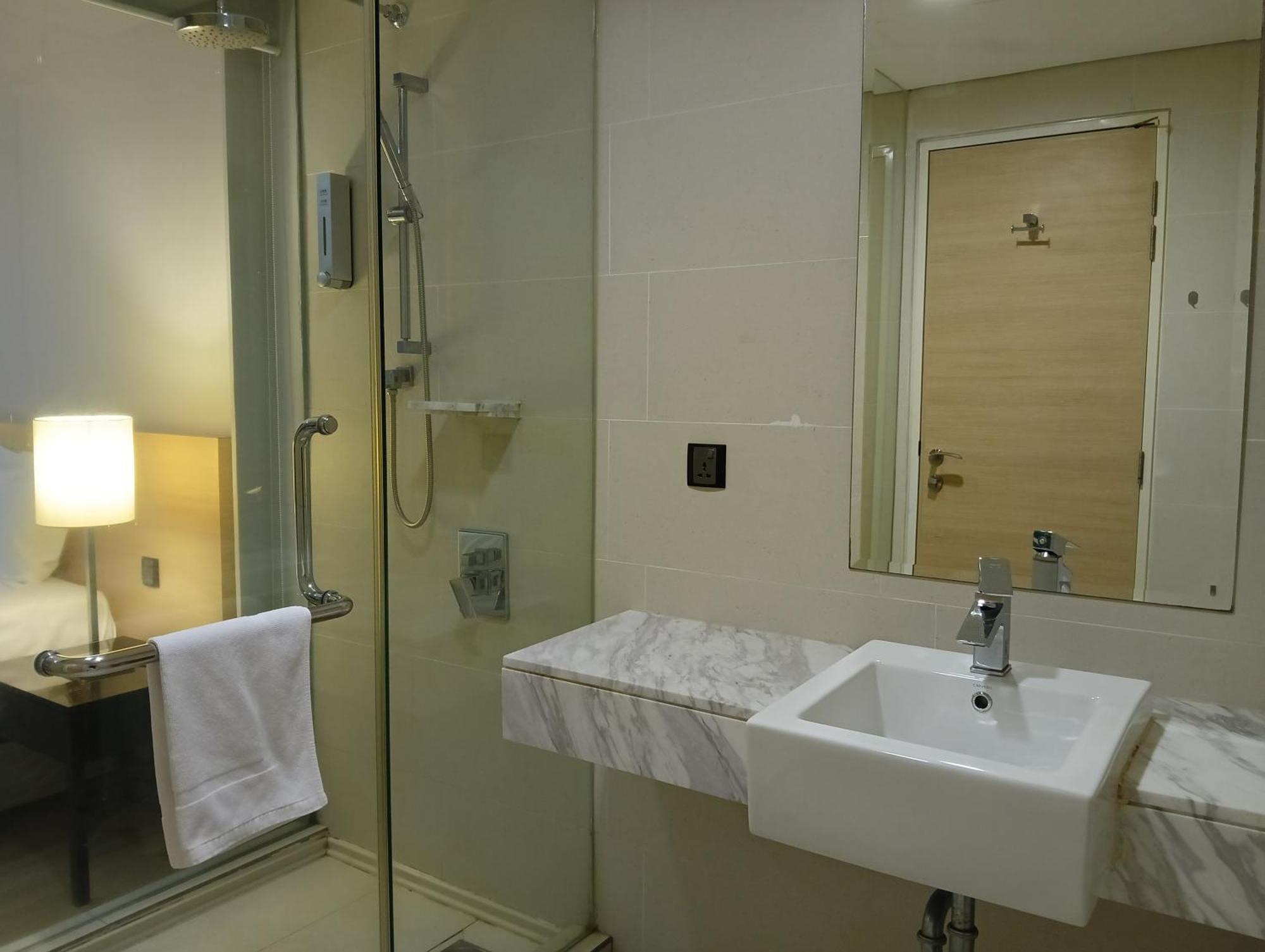 The Straits Suites By Ciconia Malacca Eksteriør billede